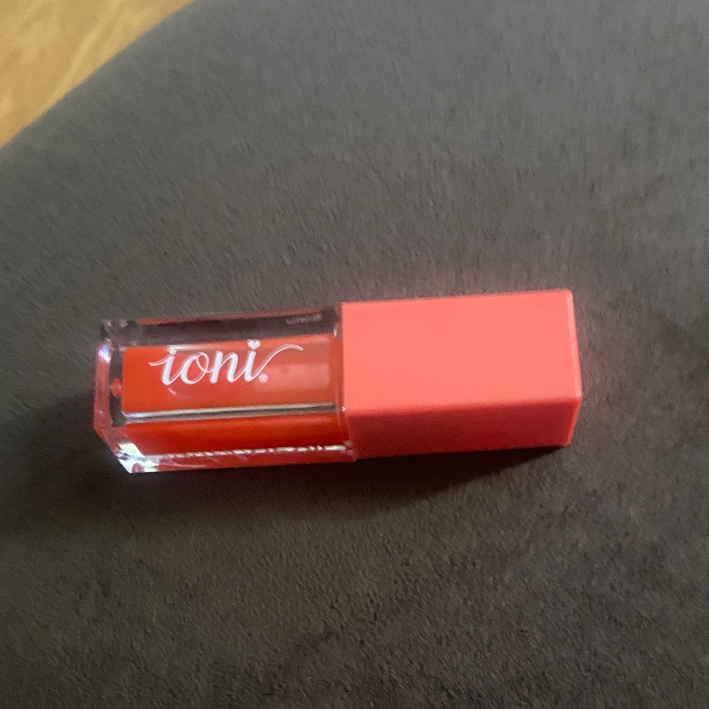 Ioni Coral Lip Gloss